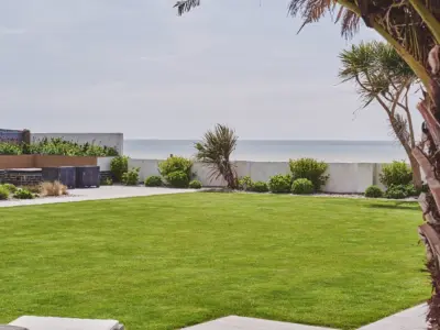 54 EXTERNALS DSC 7989 23 05 11 LCOM Sun Beach House Bognor HI RES 1920x1280