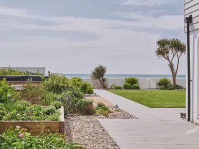 78 EXTERNALS DSC 8069 23 05 11 LCOM Sun Beach House Bognor HI RES 1920x1280