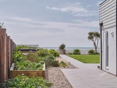 80 EXTERNALS DSC 8071 23 05 11 LCOM Sun Beach House Bognor HI RES 1920x1280