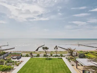 82 EXTERNALS DSC 8083 23 05 11 LCOM Sun Beach House Bognor HI RES 1920x12801