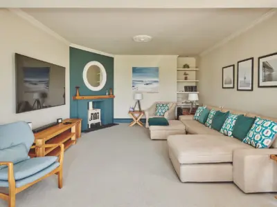 110 LOUNGE DSC 8181 23 05 11 LCOM Sun Beach House Bognor HI RES 1920x1280