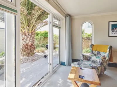 116 LOUNGE DSC 8201 23 05 11 LCOM Sun Beach House Bognor HI RES 1920x1280