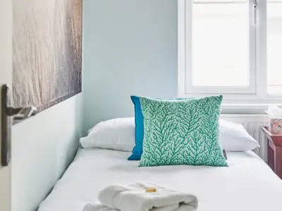 BED 2 DSC 7739 23 05 11 LCOM Sun Beach House Bognor HI RES 1920x1280