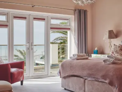 BED 4 DSC 7796 23 05 11 LCOM Sun Beach House Bognor HI RES 1920x1280