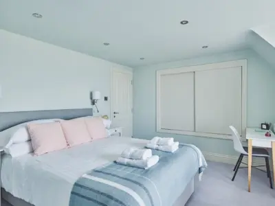 BED 5 DSC 8100 23 05 11 LCOM Sun Beach House Bognor HI RES 1920x1280