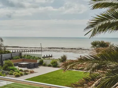 EXTERNALS DSC 7789 23 05 11 LCOM Sun Beach House Bognor HI RES 1920x1280