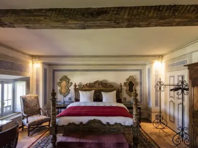 Villa Balbiano luxury property best available for accommodation rental on lake Como guests can spend night opulent luxury suites second floor ensuite bedroom 24000 VB int