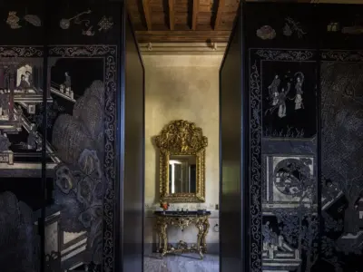 Villa Balbiano best luxury property available for rental on lake Como stunning bathroom marble floor antique chinese screens coromandel lacquer 22000 VB int