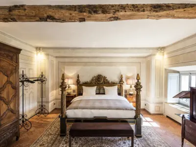 Villa Balbiano luxury villa property Durini 17 century Lake Como comfort bed suites bedrooms marble bathrooms originality beauty second floor