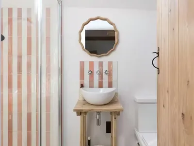 Cotswold Barn Bentham 10