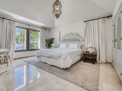 REF 001 15 BR BEACHFRONT VILLA 154