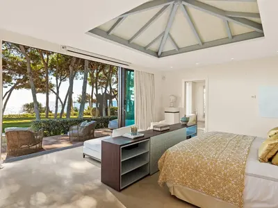 REF 001 15 BR BEACHFRONT VILLA 33