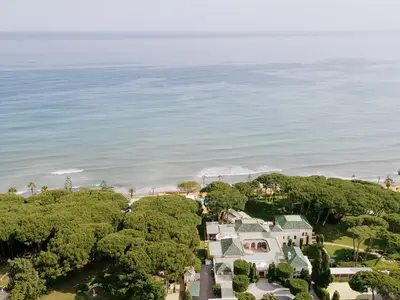 REF 001 15 BR BEACHFRONT VILLA 40