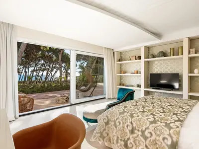 REF 001 15 BR BEACHFRONT VILLA 41