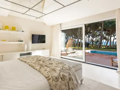 REF 001 15 BR BEACHFRONT VILLA 51