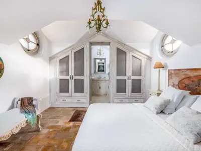 REF 005 6 BR HISTORIC LODGE 14