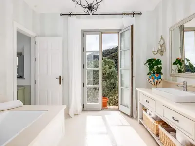 REF 005 6 BR HISTORIC LODGE 18