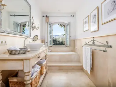 REF 005 6 BR HISTORIC LODGE 19