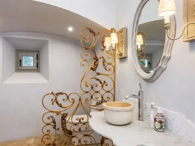 REF 005 6 BR HISTORIC LODGE 21