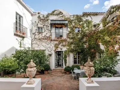 REF 005 6 BR HISTORIC LODGE 27