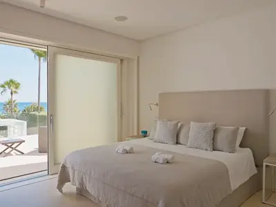 REF 009 6 BR BEACHFRONT VILLA 1