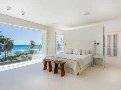 REF 009 6 BR BEACHFRONT VILLA 13