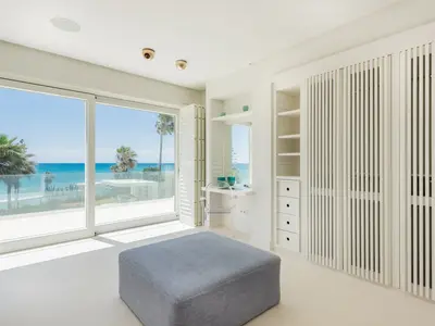 REF 009 6 BR BEACHFRONT VILLA 14