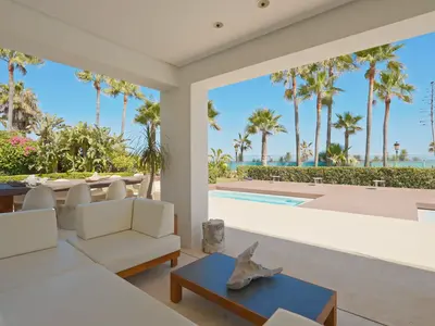 REF 009 6 BR BEACHFRONT VILLA 2