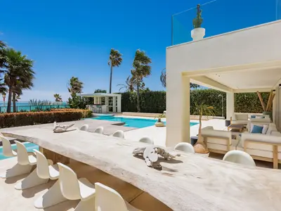 REF 009 6 BR BEACHFRONT VILLA 20