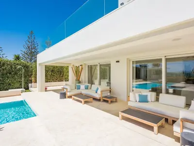 REF 009 6 BR BEACHFRONT VILLA 21