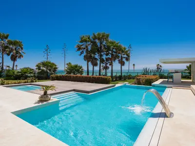 REF 009 6 BR BEACHFRONT VILLA 22