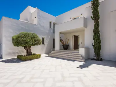 REF 009 6 BR BEACHFRONT VILLA 25