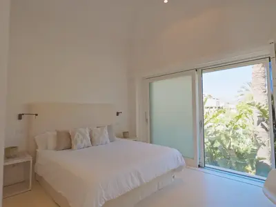 REF 009 6 BR BEACHFRONT VILLA 3