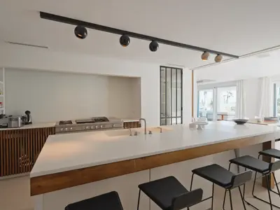 REF 009 6 BR BEACHFRONT VILLA 5