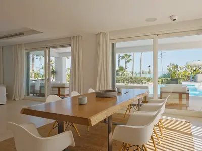 REF 009 6 BR BEACHFRONT VILLA 6