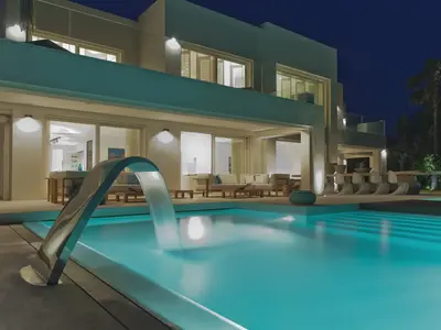 REF 009 6 BR BEACHFRONT VILLA 8